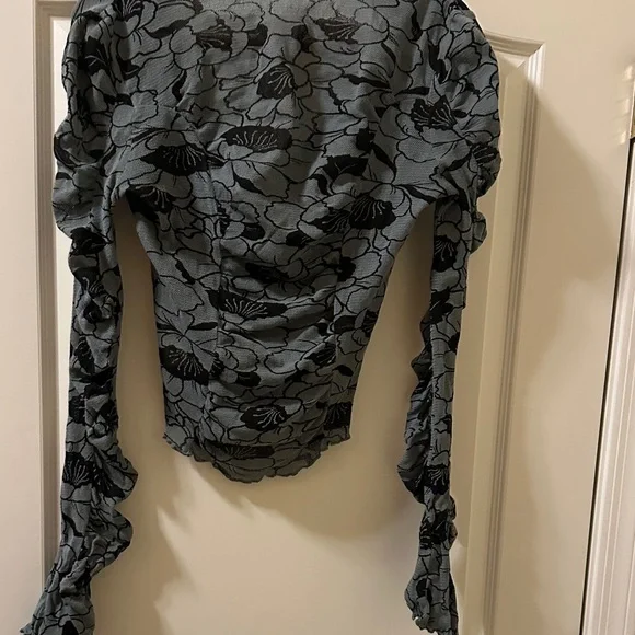 Free People Black and Gray Floral Blouse size L - Picture 6 of 6